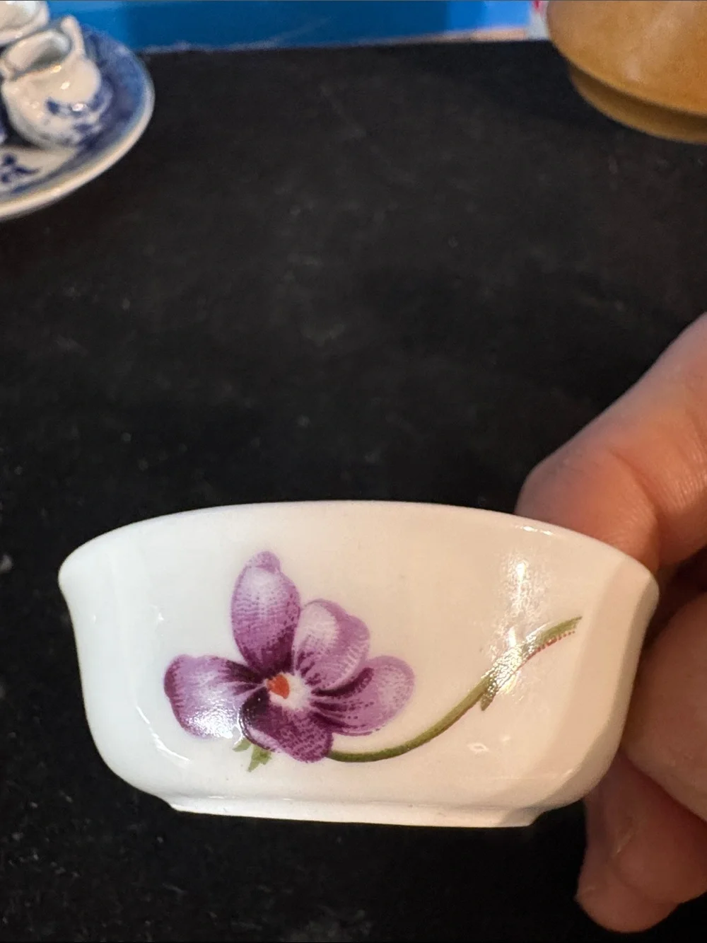 Hanmersley delicate white